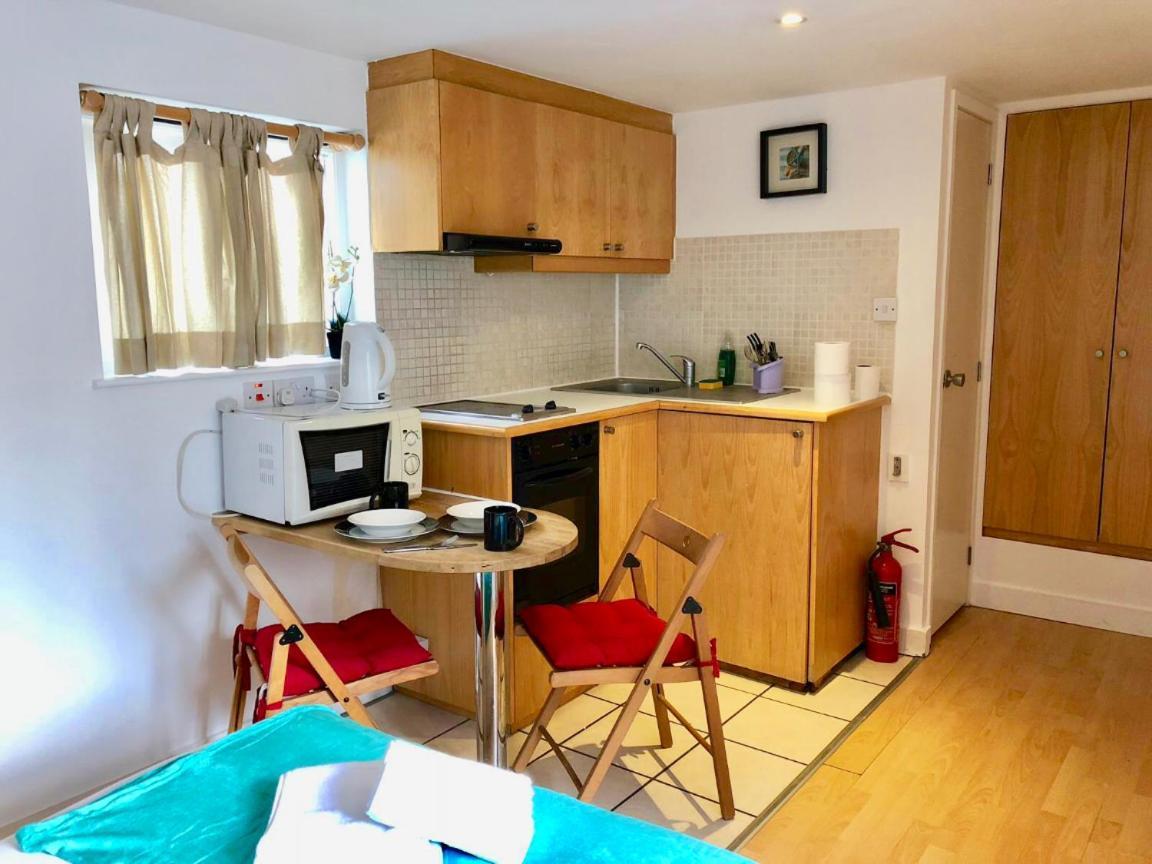 Appartamento Hfs Studio Next To Hydepark L14 Londra